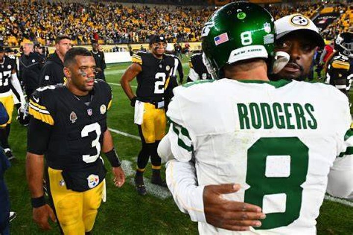 
Aaron Rodgers Talks Family Issues And Reunion Could Be In The Cards 