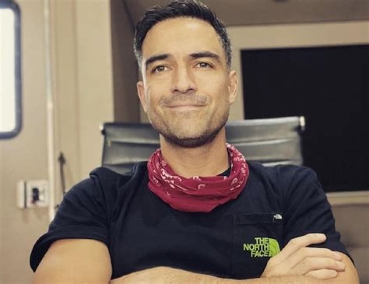 Alfonso Herrera Height, Weight, Net Worth, Age, Birthday, Wikipedia, Who, Nationality, Biography