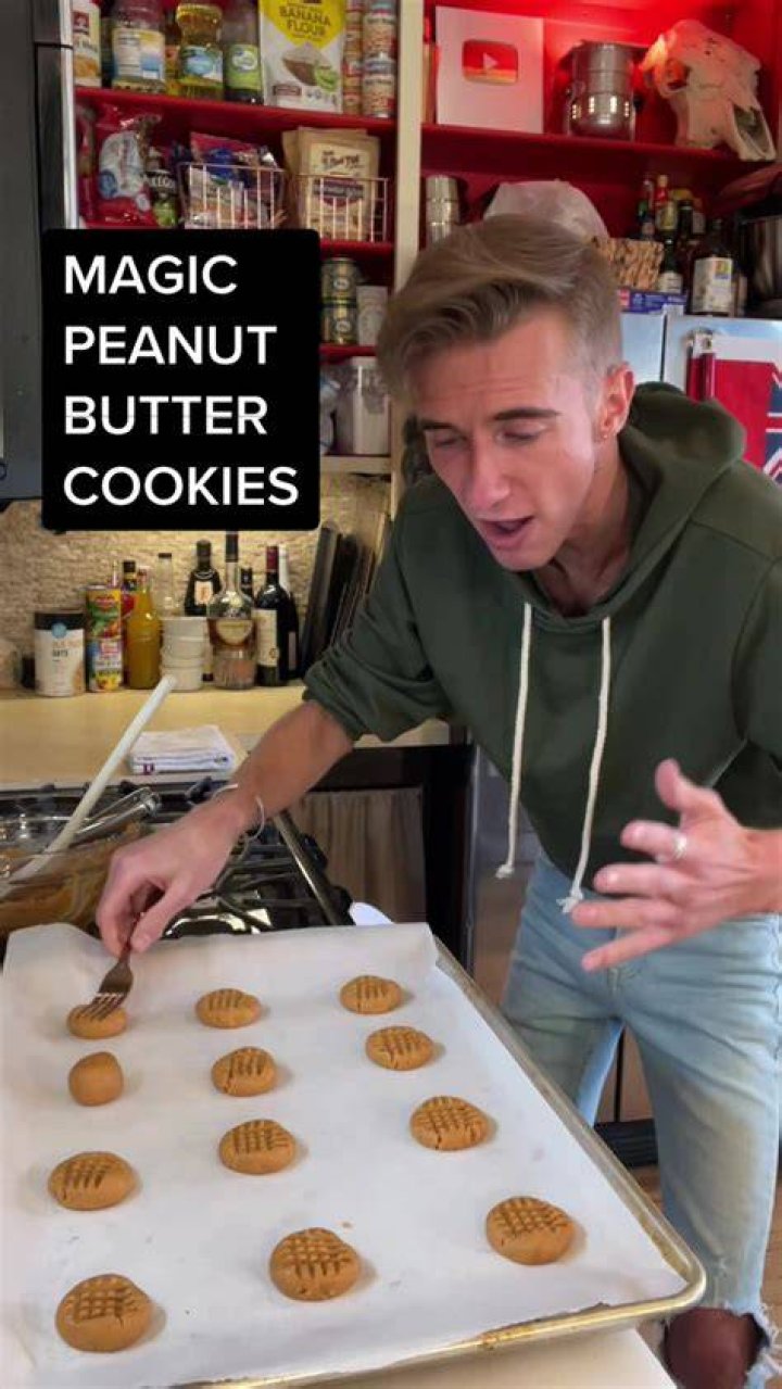 B Dylan Hollis On Tiktok Recipe For Viral Peanut Butter Cookies, Age And Instagram