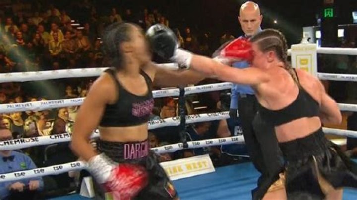 
Boxer Ashleigh Sims Fight With Shanell Dargan Before Her Match With Jessica Adams 