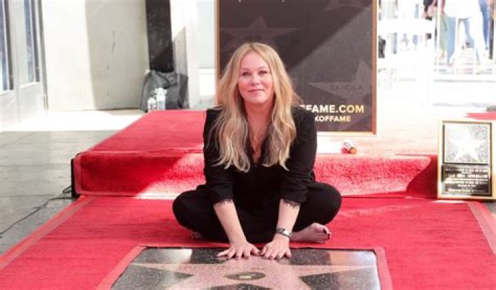 Christina Applegate Height, Weight, Net Worth, Age, Birthday, Wikipedia, Who, Nationality, Biography