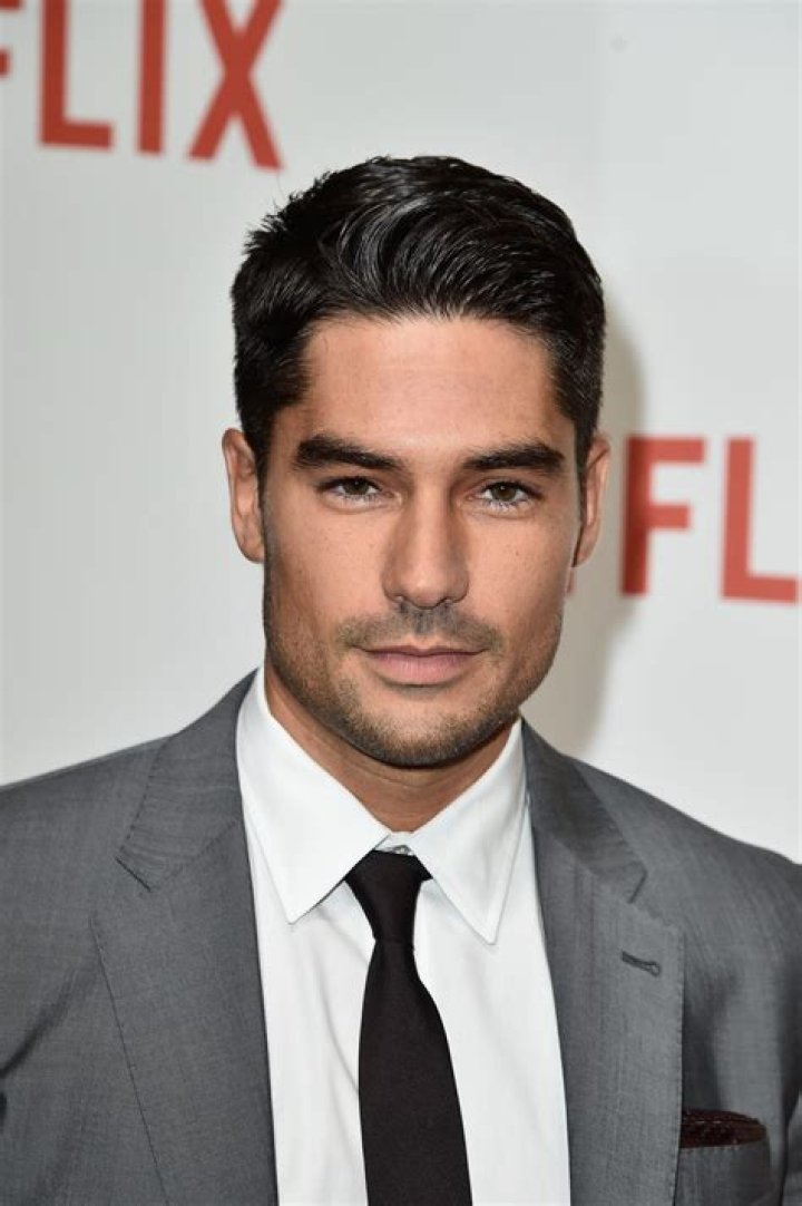 D.J. Cotrona Height, Weight, Net Worth, Age, Birthday, Wikipedia, Who, Nationality, Biography