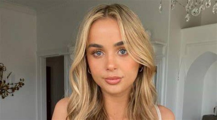 
Gabby Goessling Height, Weight, Net Worth, Age, Birthday, Wikipedia, Who, Nationality, Biography 