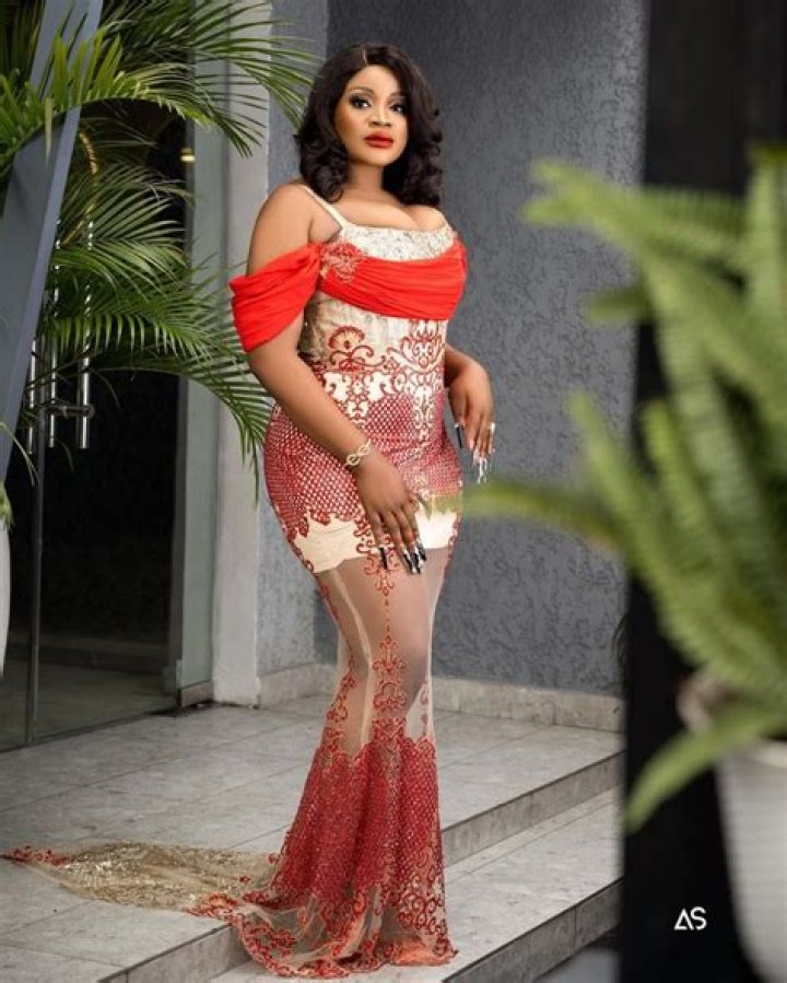 
“I Am The Sunshine You Need Today” Actress Uche Ogbodo Says With New Photo In See-Through Outfit 