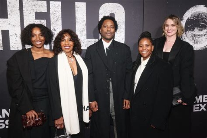 
Inside Denzel Washington’s Family With Wife Paulette and Their Four Children 