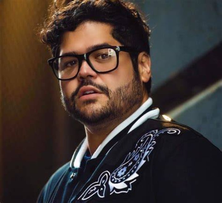 
Is Harvey Guillen Married to Wife? Or Dating a Partner? 