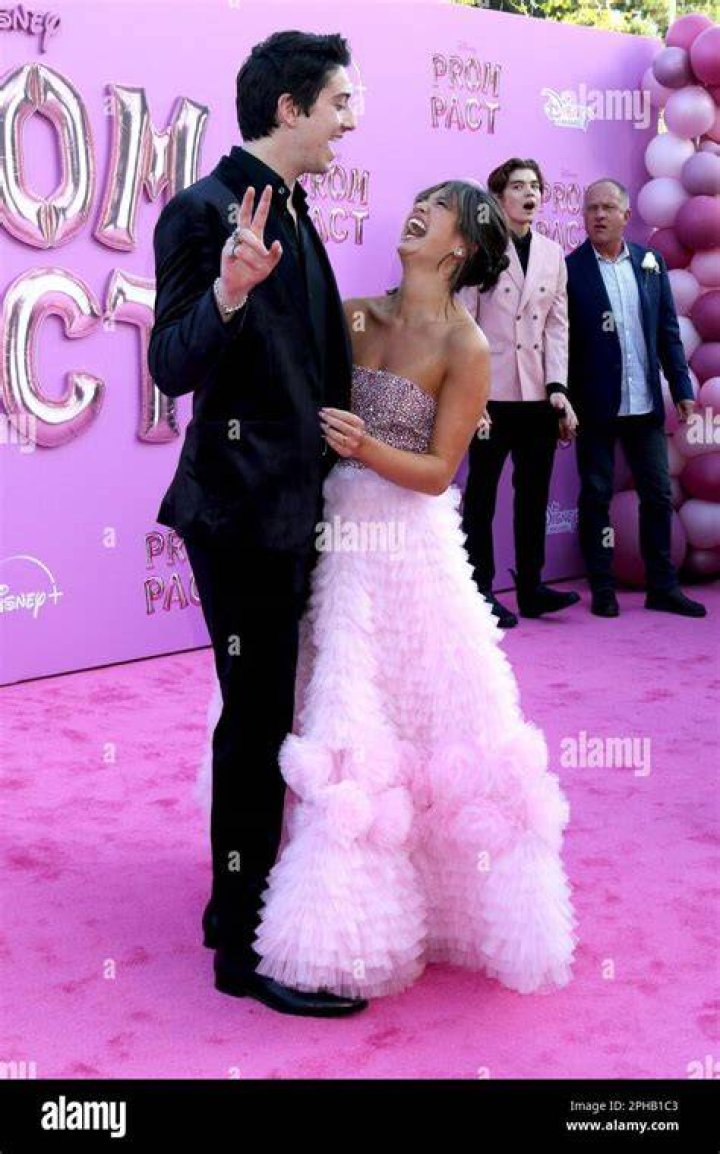 Is Peyton Elizabeth Lee Dating Milo Manheim In 2023?