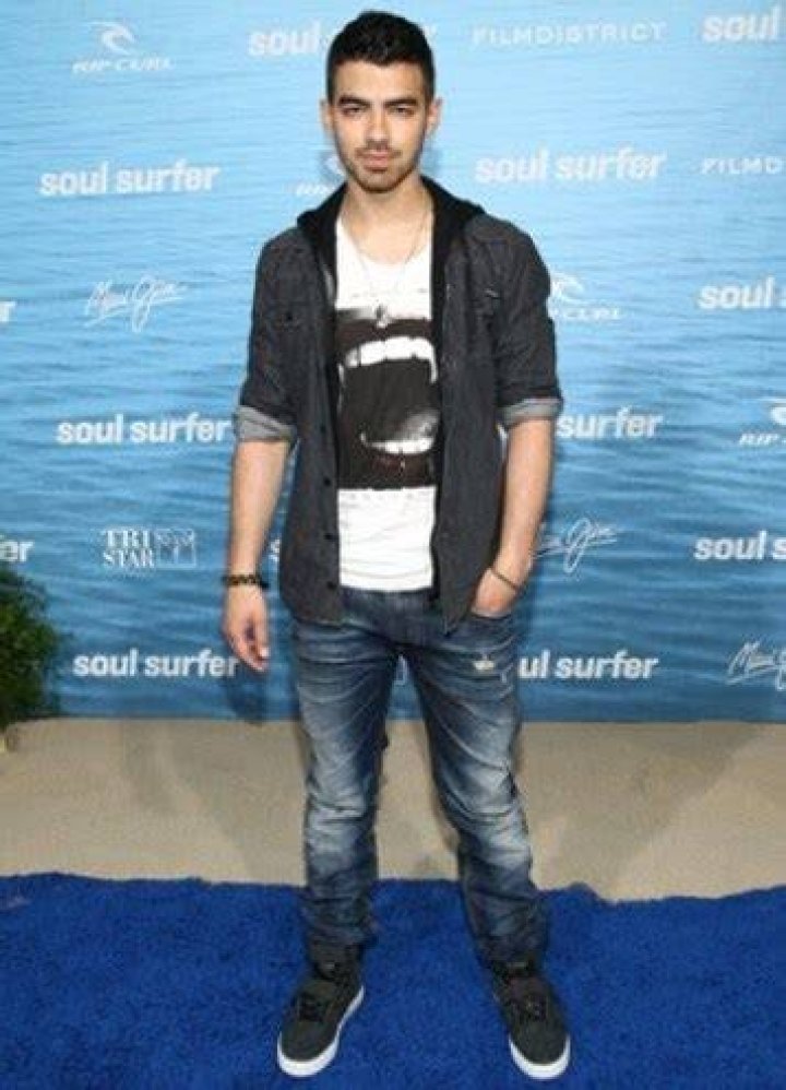 
Joe Jonas Height, Weight, Net Worth, Age, Birthday, Wikipedia, Who, Nationality, Biography 