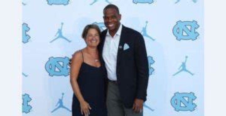 Meet Hubert Davis’ Wife Leslie Davis