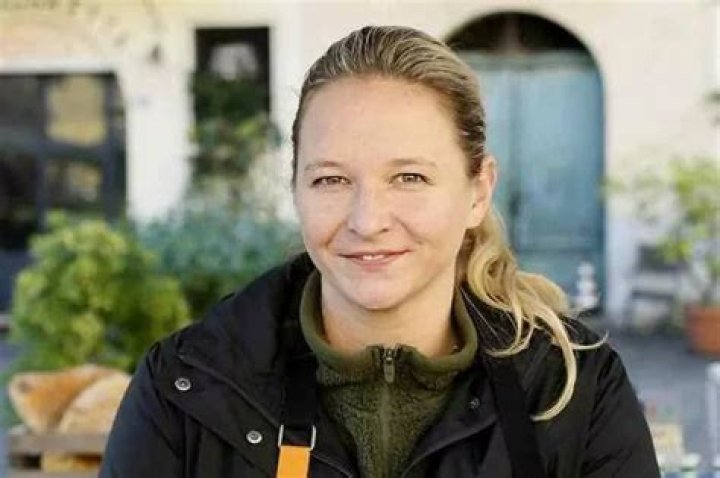 Stephanie Cmar Height, Weight, Net Worth, Age, Birthday, Wikipedia, Who, Nationality, Biography