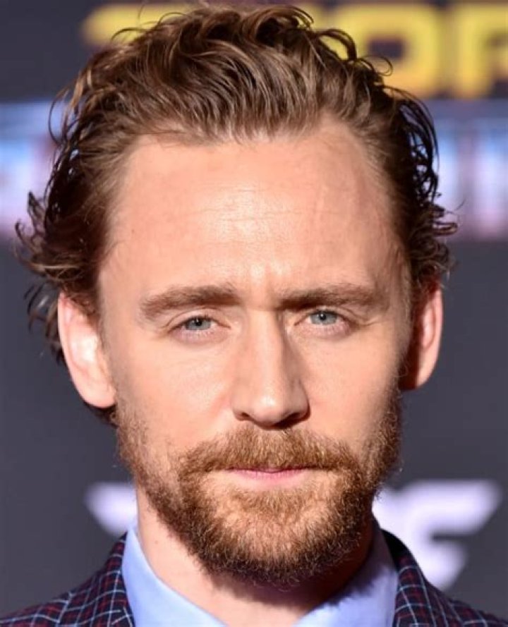 Tom Hiddleston Age, Birthday, Wikipedia, Who, Nationality, Biography
