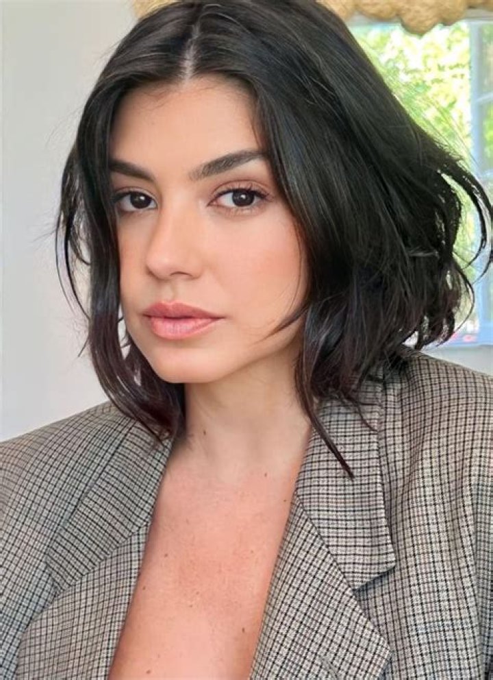  Veronica Debom