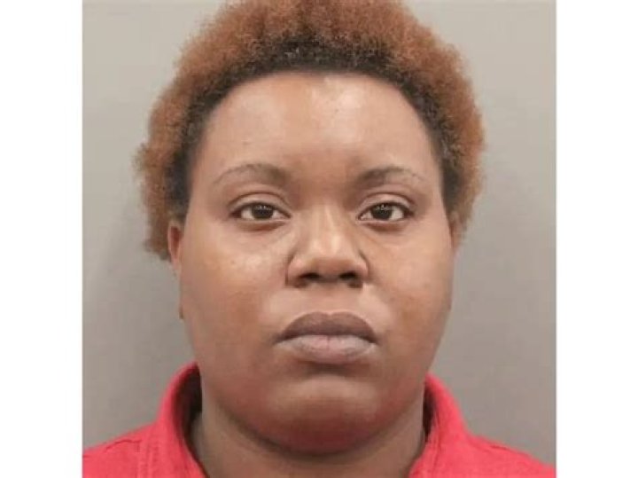 
Who is Alonniea Fantasia Ford, Jack-in-the-Box worker accused of firing gun at customer? 